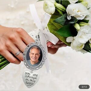 NEW Picture memory pin with 3 frames & heart charm for wedding bouquet!